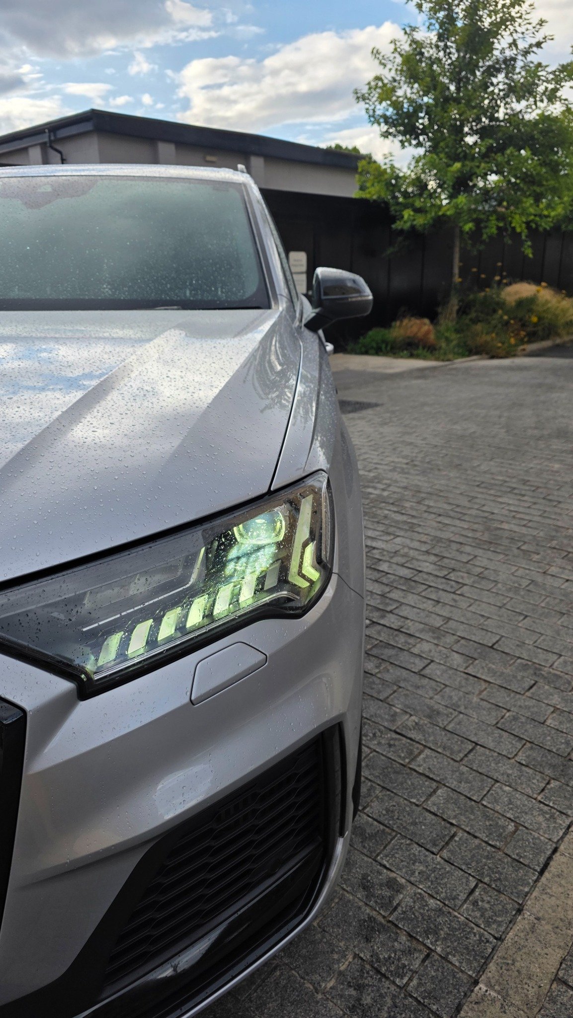 Audi Q7 Headlight detail