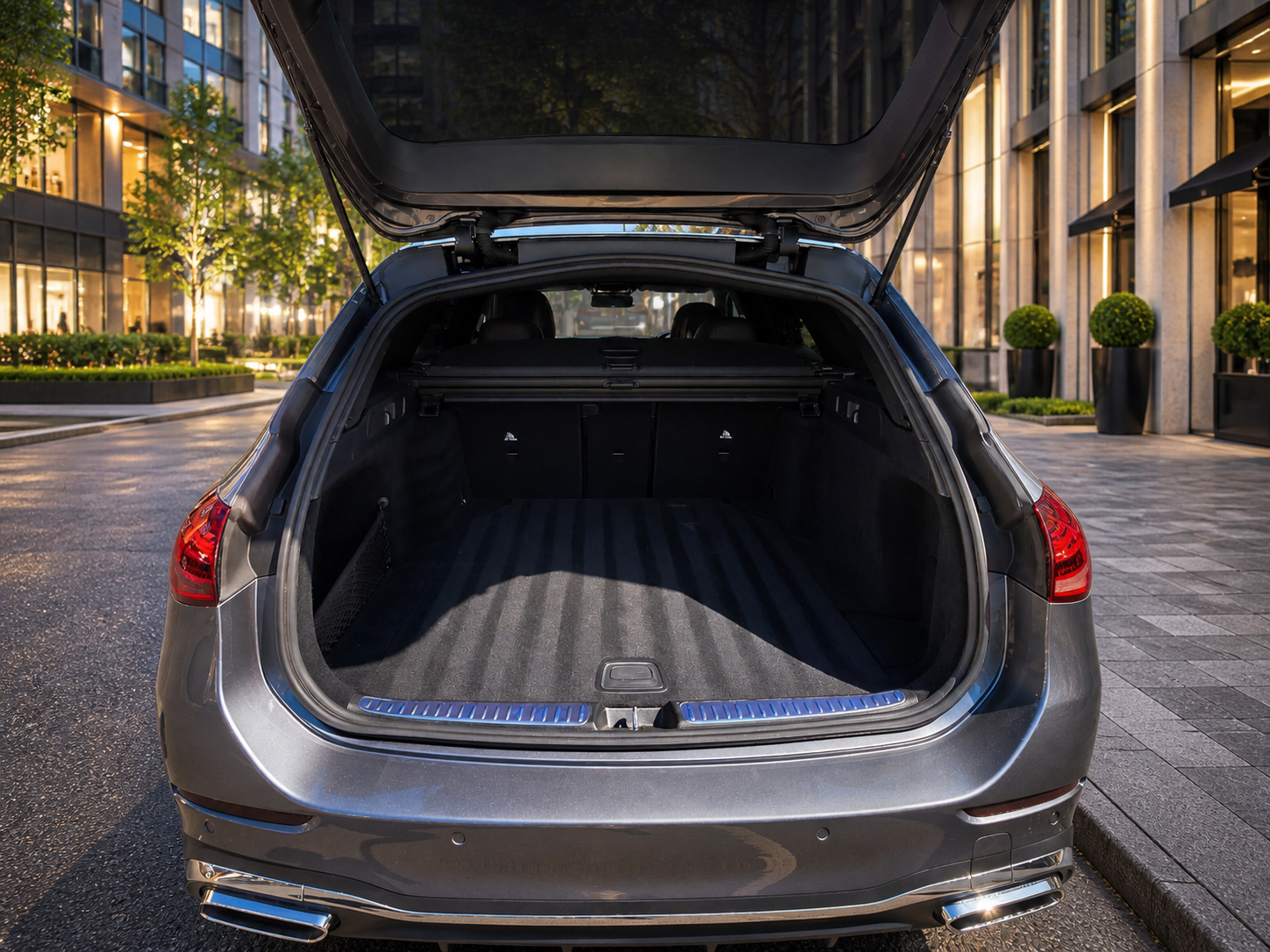 Mercedes-Benz C300d Boot space