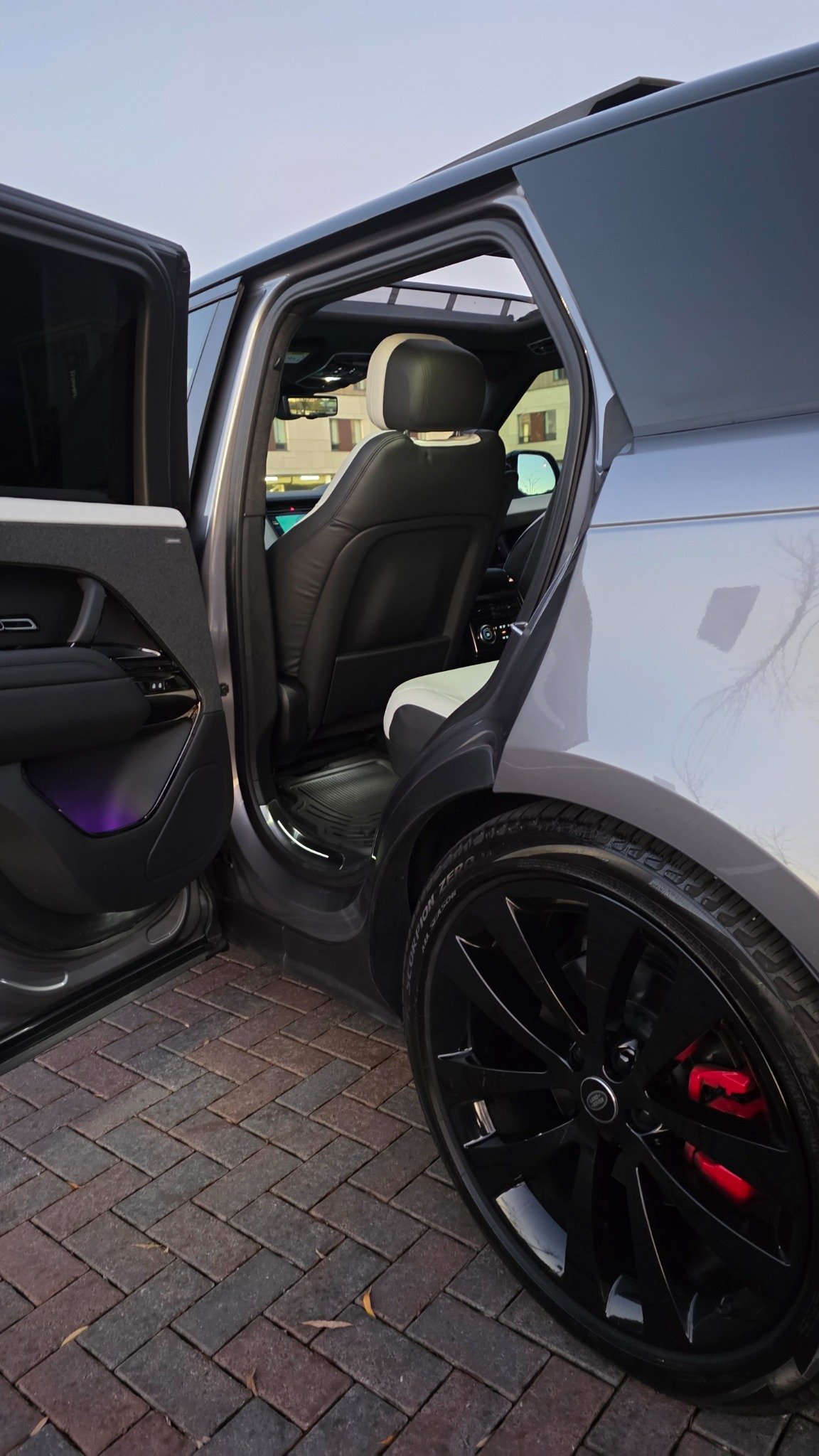 Range Rover Sport Rear cabin entrance